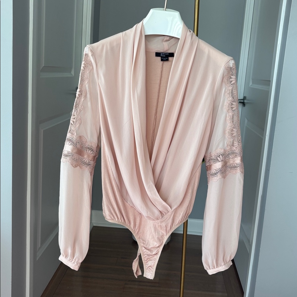 Guess by MARCIANO Elegant Lace-Trimmed Blush Bodysuit